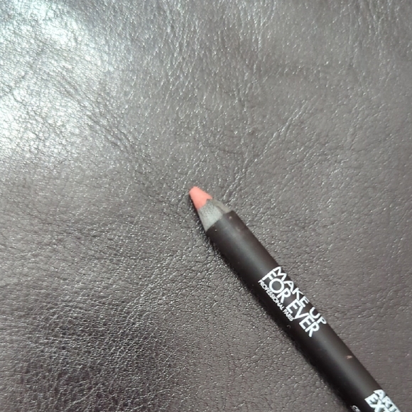 Make Up Forever Waterproof Lip Liner in Wherever Wallnut - Picture 3 of 4